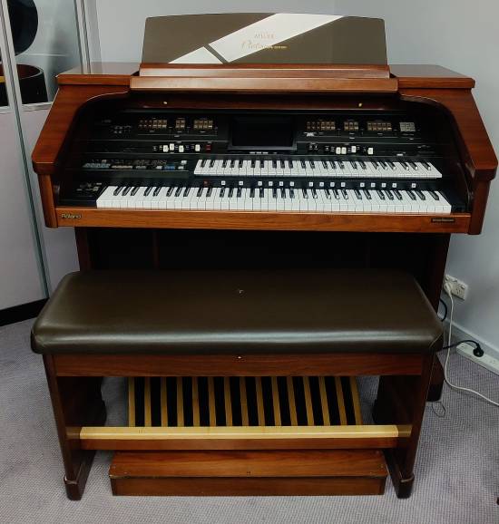 Roland AT 900 Platinum - Pre-Loved Premium Luxury Organ